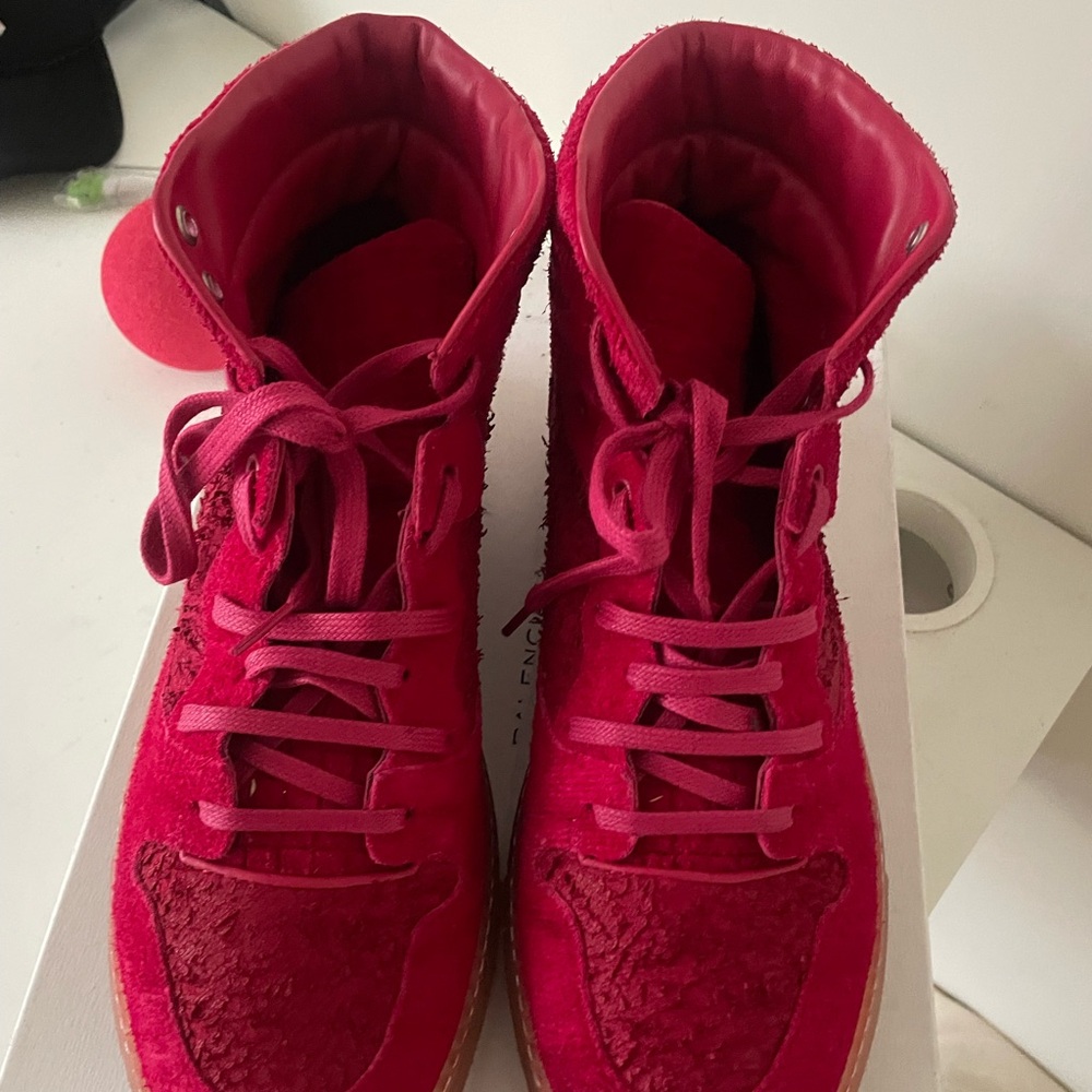 BALENCIAGA
Pleated High-Top Sneakers
Size: 8| EU 41